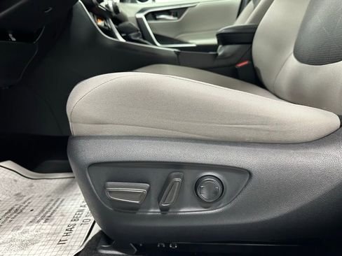 Used 2025 Toyota RAV4 XLE image 12