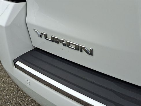 Certified 2020 GMC Yukon Denali w/ Open Road Package image 24