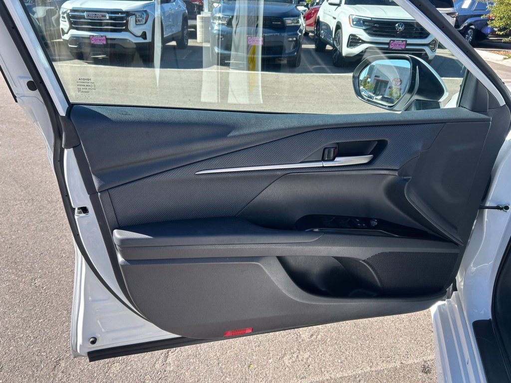 Used 2025 Toyota Camry SE FWD image 23