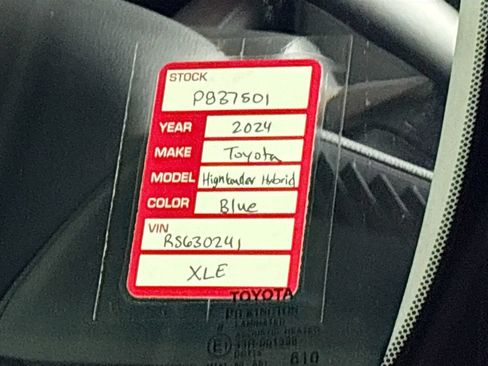 Used 2024 Toyota Highlander XLE AWD/4WD image 25