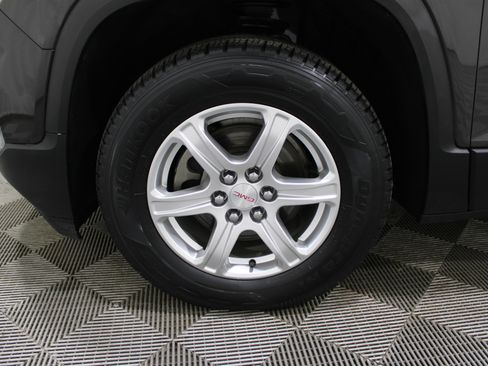 Used 2018 GMC Acadia SLE image 39