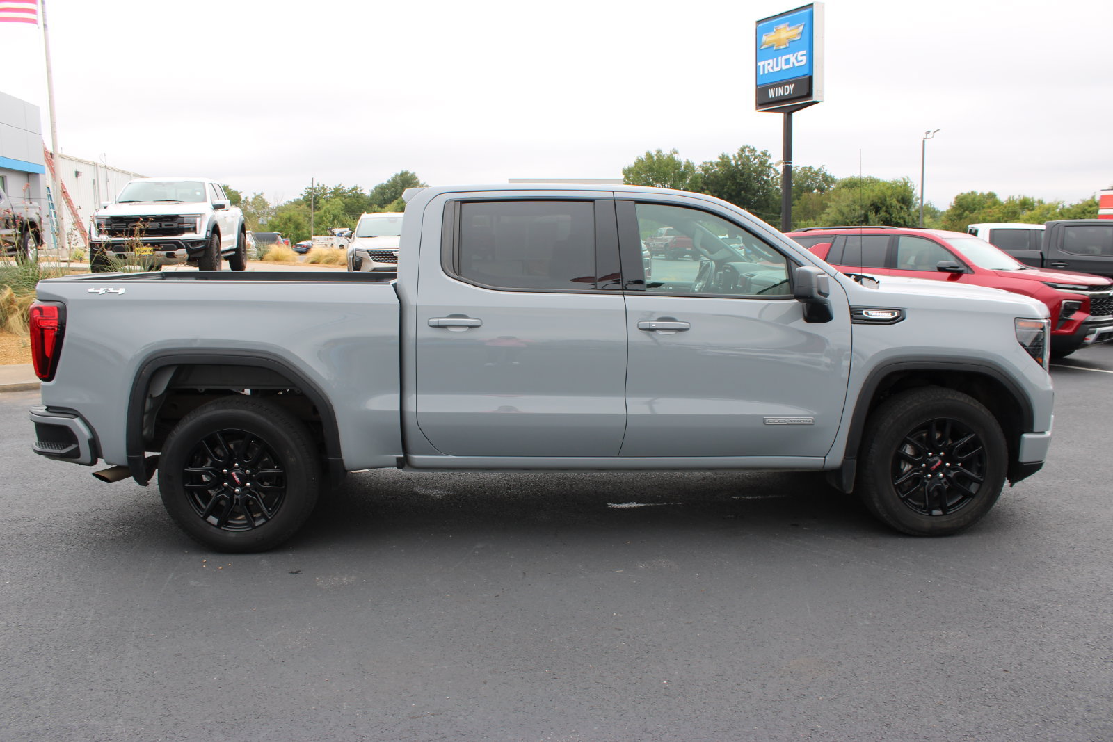 Used 2024 GMC Sierra 1500 Elevation AWD/4WD image 9