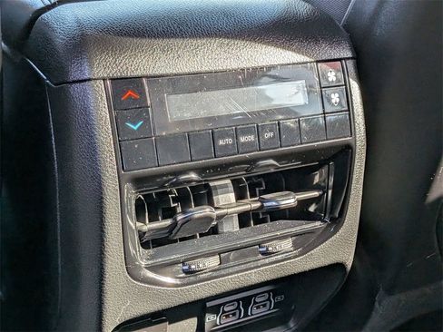 Used 2023 Jeep Grand Cherokee L Laredo image 20