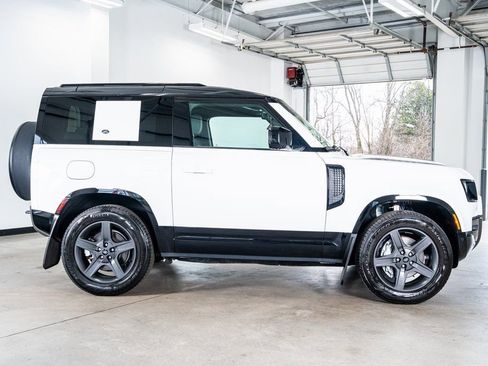 Used 2022 Land Rover Defender 90 X-Dynamic S image 5