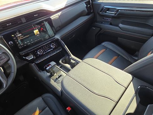 Used 2024 GMC Sierra 1500 AT4 image 12