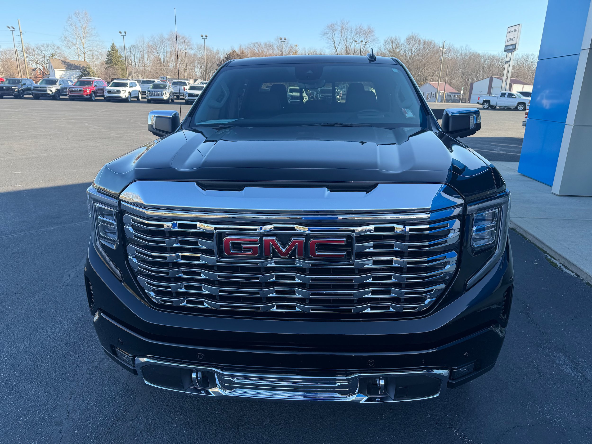 Used 2024 GMC Sierra 1500 Denali w/ Technology Package AWD/4WD image 7