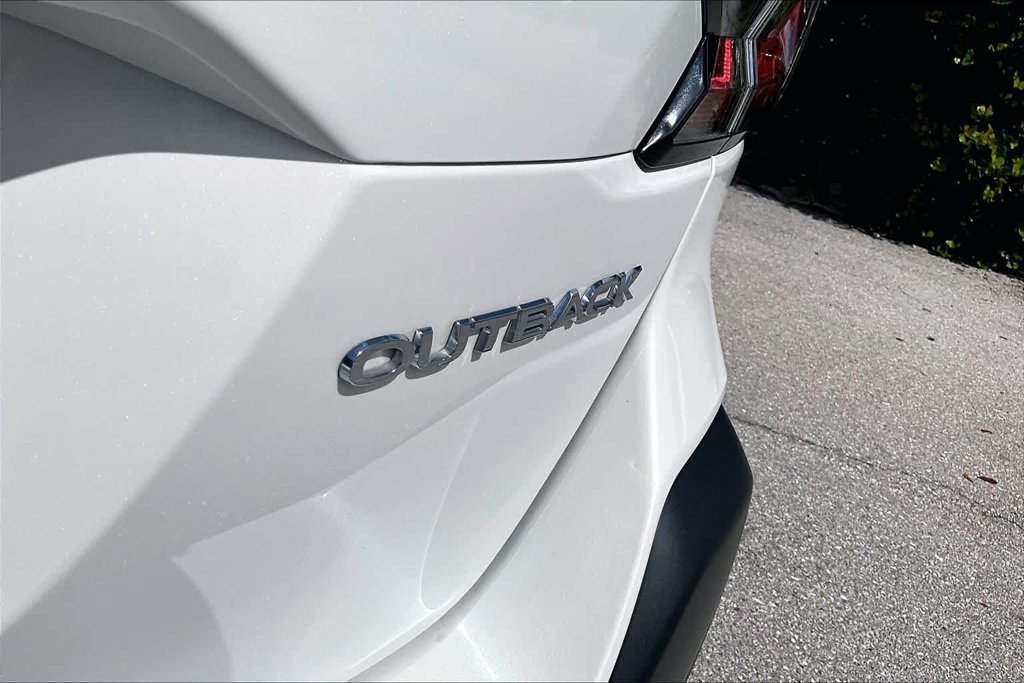 Used 2023 Subaru Outback Limited AWD/4WD image 9