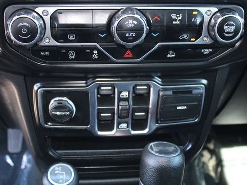 Used 2022 Jeep Wrangler Unlimited Sahara AWD/4WD image 24