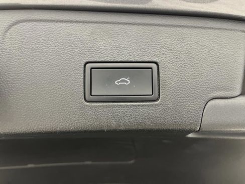 Used 2024 Volkswagen Atlas Cross Sport SE w/ Panoramic Sunroof Package image 15