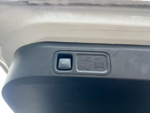 Used 2022 Ford Expedition Limited image 9