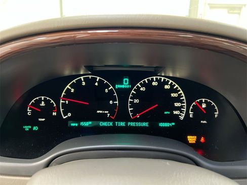 Used 2002 Cadillac De Ville DTS w/ Premium Equipment Pkg image 12