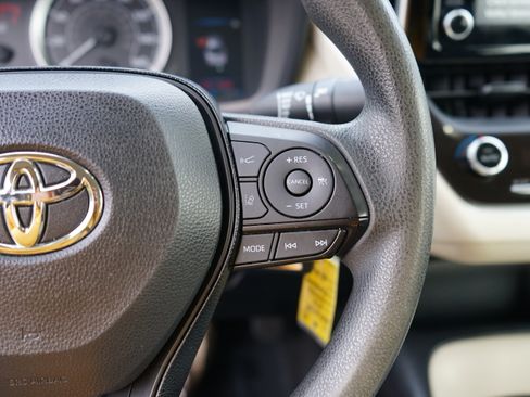 Used 2020 Toyota Corolla LE image 20