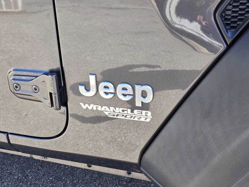 Used 2018 Jeep Wrangler Sport AWD/4WD image 10