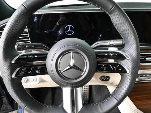 Used 2025 Mercedes-Benz GLS 450 4MATIC image 10