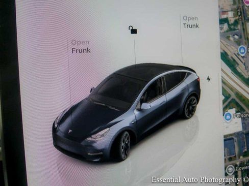 Used 2024 Tesla Model Y Long Range AWD/4WD image 17