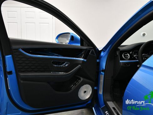 Used 2025 Bentley Flying Spur Plug-In Hybrid image 18