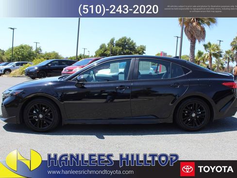 Used 2025 Toyota Camry SE FWD image 2