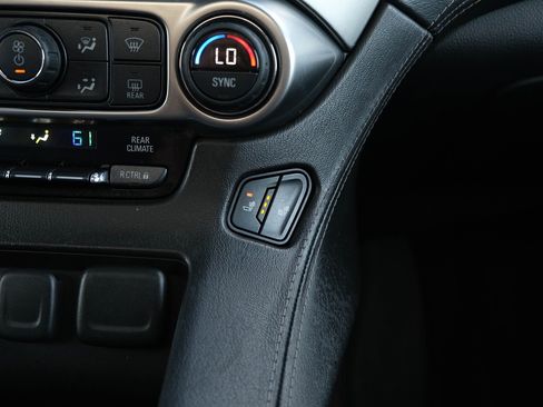 Used 2016 Chevrolet Suburban LT image 43