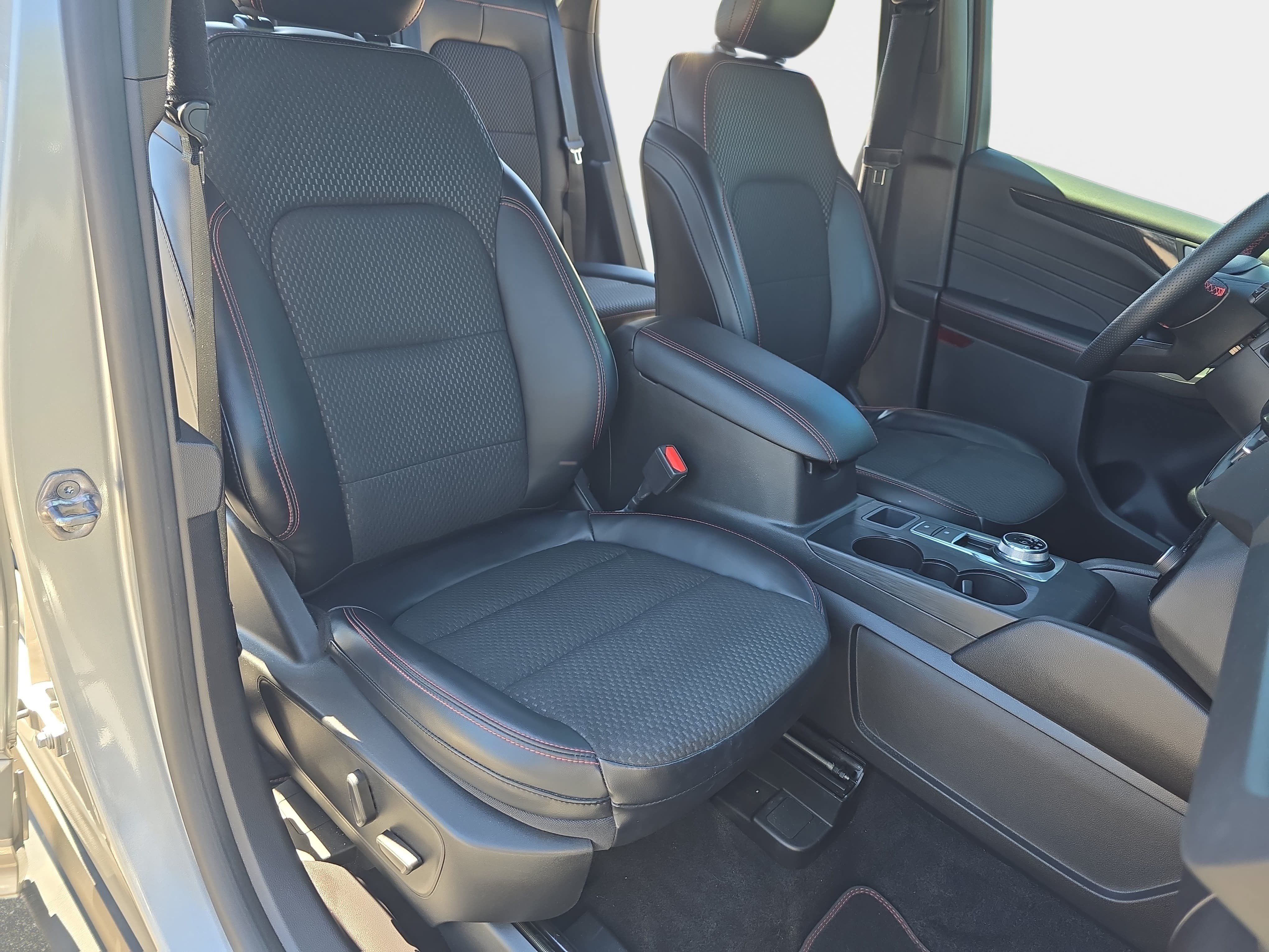 Used 2023 Ford Escape ST-Line Select w/ Tech Pack #2 AWD/4WD image 10
