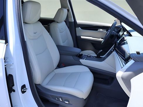 Used 2023 Cadillac XT6 Premium Luxury FWD image 18