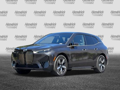 Used 2023 BMW iX xDrive50 w/ Sport Package AWD/4WD image 9