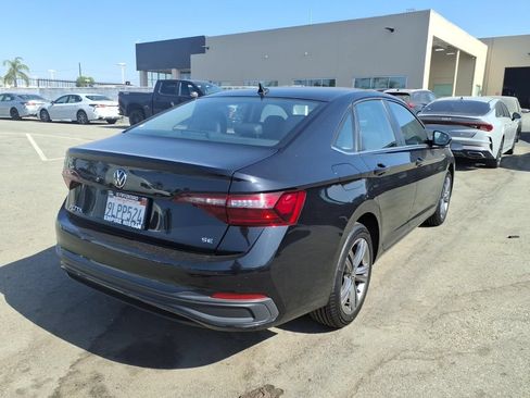 Used 2024 Volkswagen Jetta SE FWD image 6