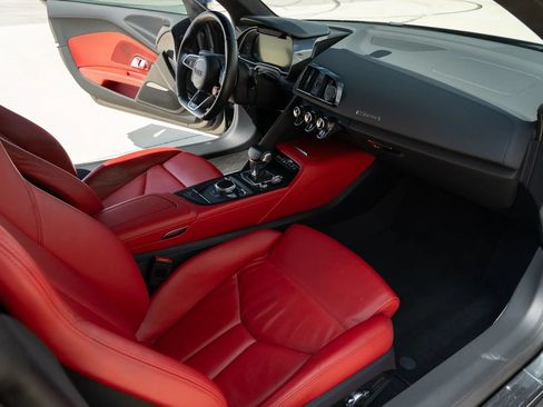 Used 2018 Audi R8 V10 RWD image 33