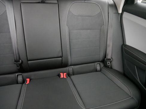 Certified 2024 Volkswagen Taos SE w/ Panoramic Sunroof Package image 14