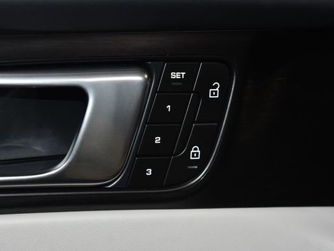 Used 2023 Porsche Panamera 4 Platinum Edition image 7