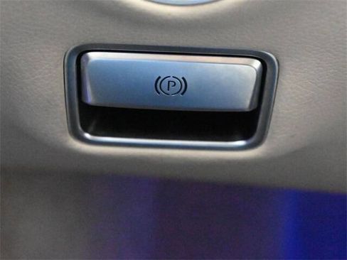 Used 2017 Mercedes-Benz S 550 4MATIC Sedan image 32