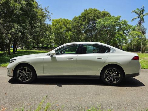 Used 2026 BMW 530i xDrive AWD/4WD image 12