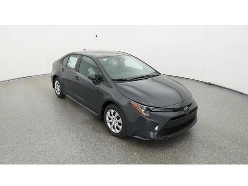 Used 2025 Toyota Corolla LE FWD image 16