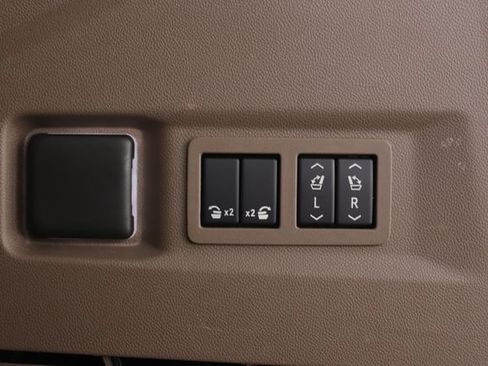 Used 2024 GMC Yukon Denali AWD/4WD image 35