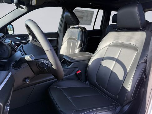 New 2025 Jeep Grand Cherokee Limited w/ Luxury Tech Group II image 12