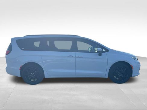 Used 2023 Chrysler Pacifica Touring-L w/ S Appearance Package AWD/4WD image 6