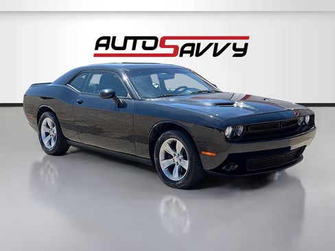 Used 2021 Dodge Challenger SXT RWD image 1