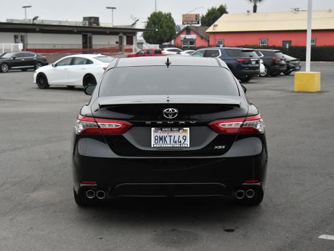 Used 2019 Toyota Camry XSE image 7
