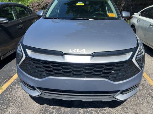 Used 2024 Kia Sportage EX FWD image 2