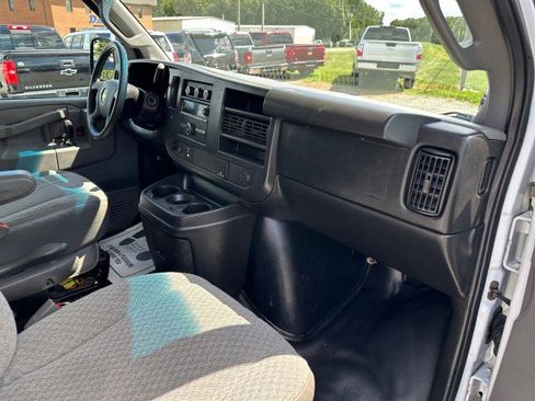 Used 2017 Chevrolet Express 2500 image 34