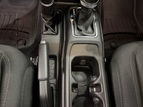 Used 2021 Jeep Wrangler Sport AWD/4WD image 18