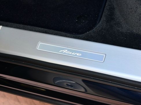 Used 2023 Bentley Bentayga Extended Wheelbase image 21