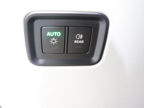 Used 2024 Porsche Macan 4 Electric image 32