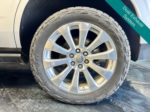 Used 2024 Chevrolet Tahoe Premier AWD/4WD image 25