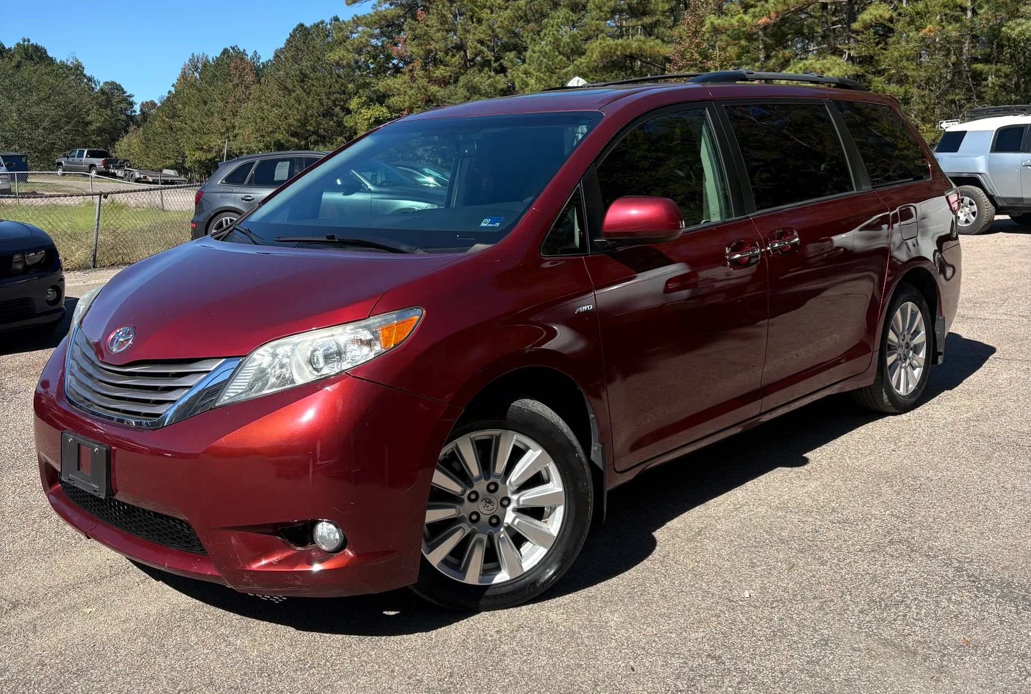 Used 2017 Toyota Sienna XLE AWD/4WD image 2