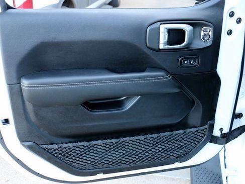 Used 2023 Jeep Wrangler Unlimited Sahara w/ Cold Weather Group image 18