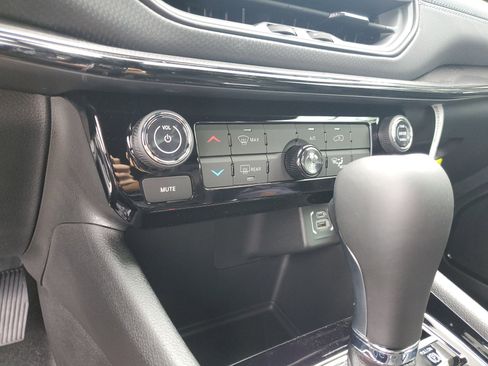 New 2026 Jeep Compass Latitude image 18