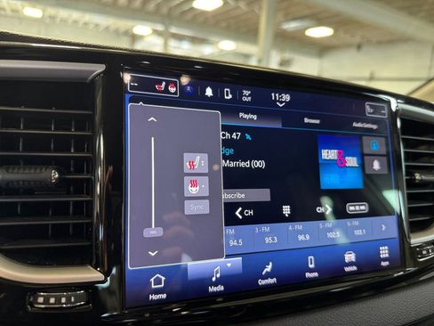 Used 2023 Chrysler Pacifica Touring-L FWD image 30