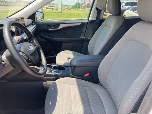 Used 2022 Ford Escape SE w/ SE Sport Appearance Package AWD/4WD image 3
