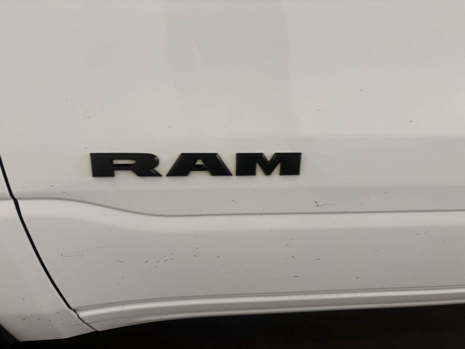 Used 2024 RAM 1500 Laramie AWD/4WD image 15