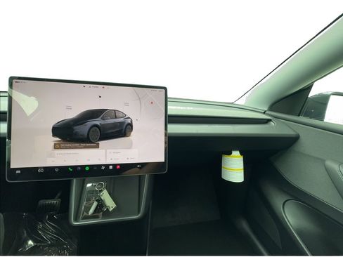 Used 2026 Tesla Model Y 2WD image 39